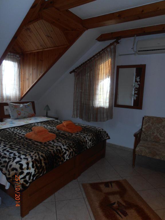 Guesthouse Agnandi Káto Loutrákion Pokoj fotografie